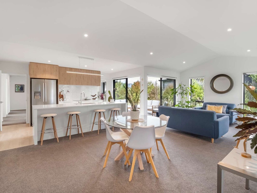 36 Oaks Drive, Lincoln, Lincoln - Carousel 2