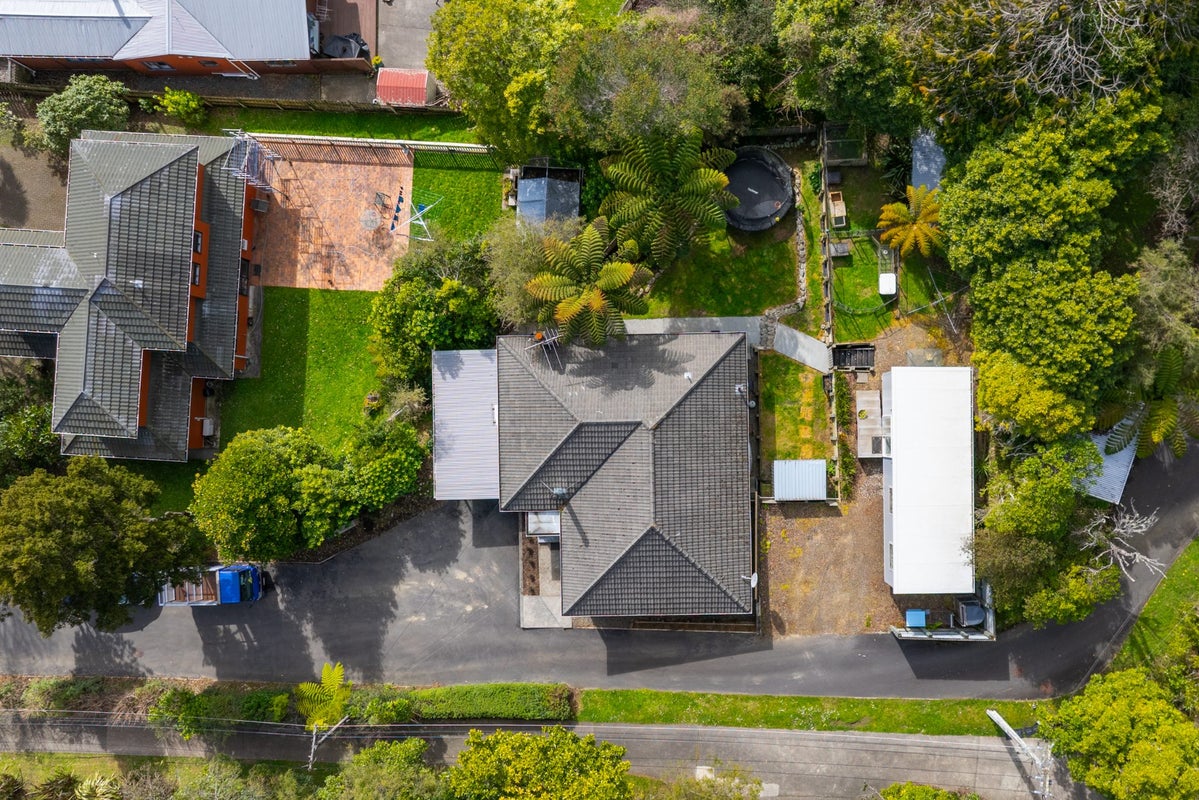 38 Hine Road, Wainuiomata, Lower Hutt, Wellington - Carousel 16