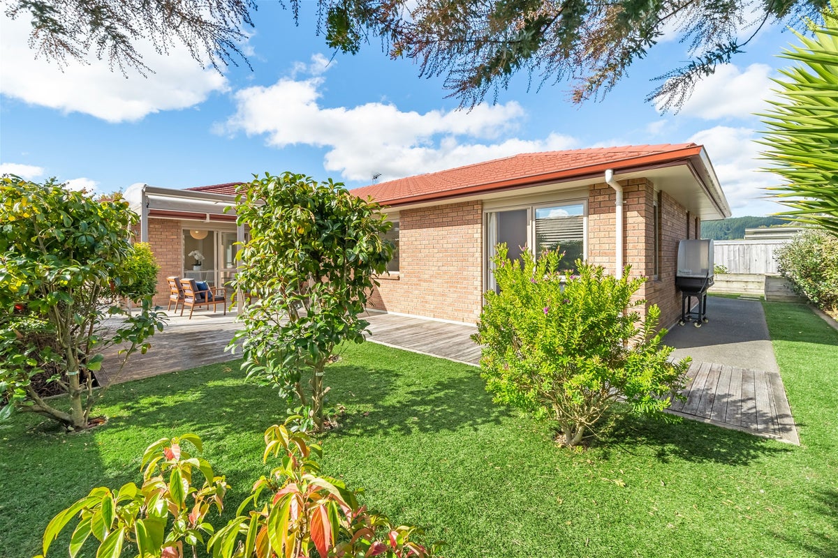 1 Smallfield Lane, Trentham, Upper Hutt - Carousel 1