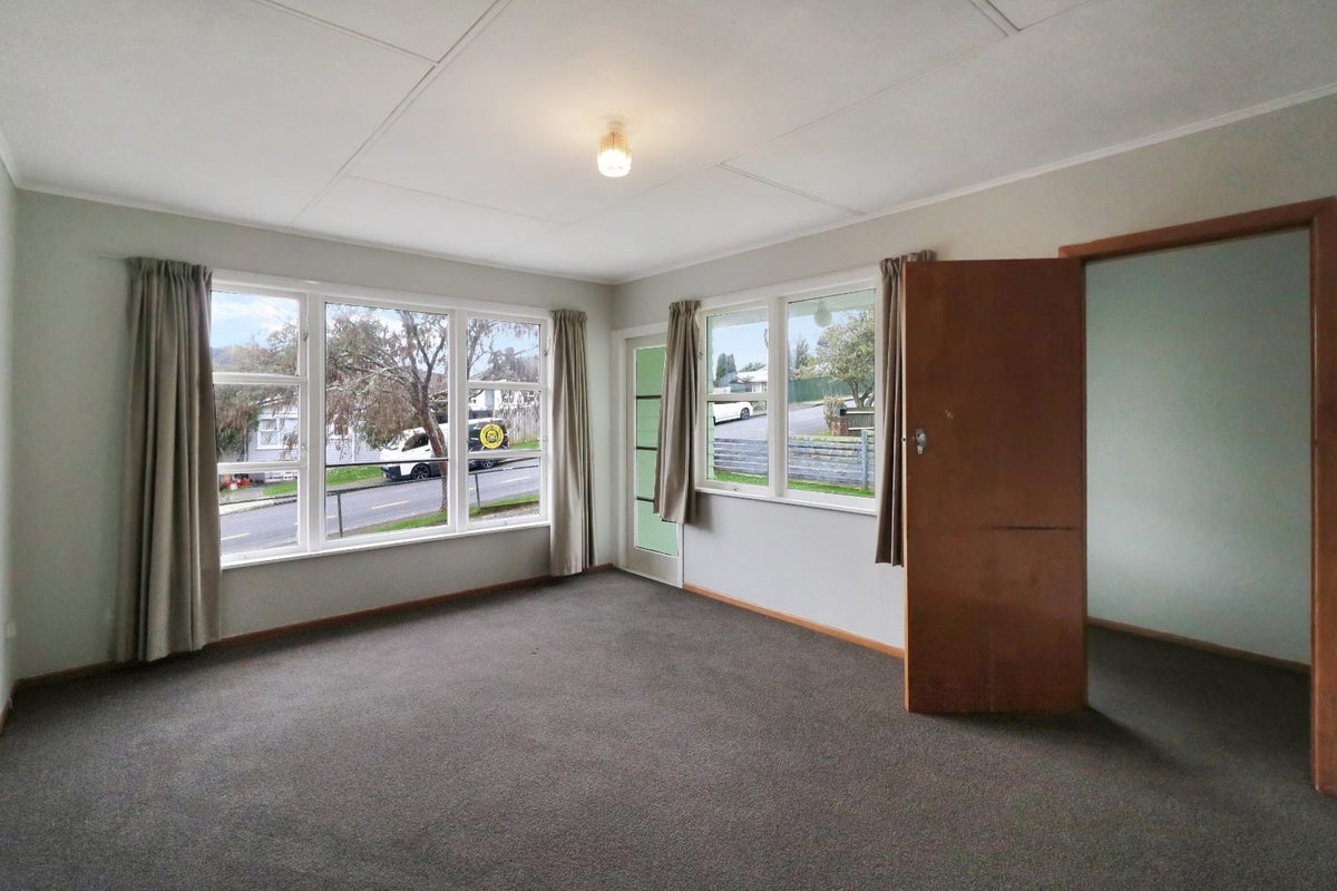 17 Parenga Street, Wainuiomata, Lower Hutt - Carousel 2