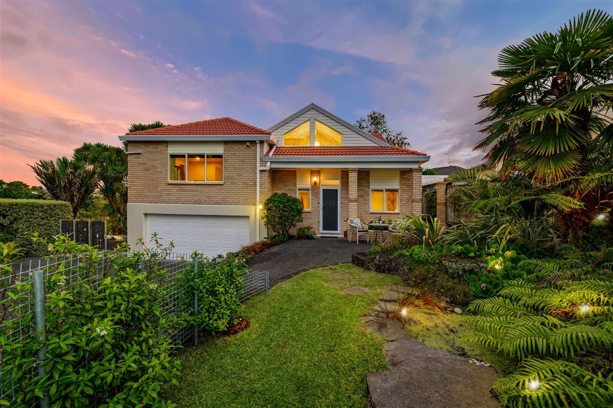 31 Jubaea Place, Henderson, Auckland - Carousel 1