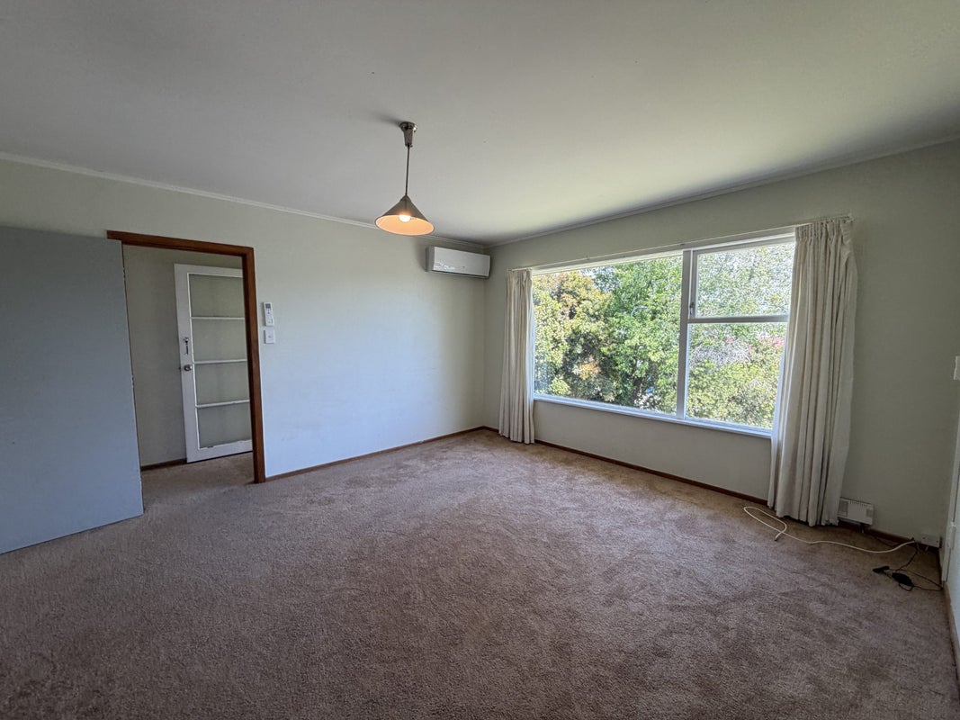15 Diana Drive, Glenfield, Auckland - Carousel 2