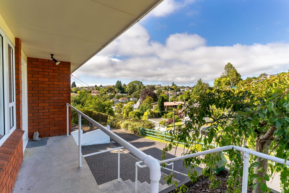20 Centennial Avenue, Helensburgh, Dunedin - Carousel 2