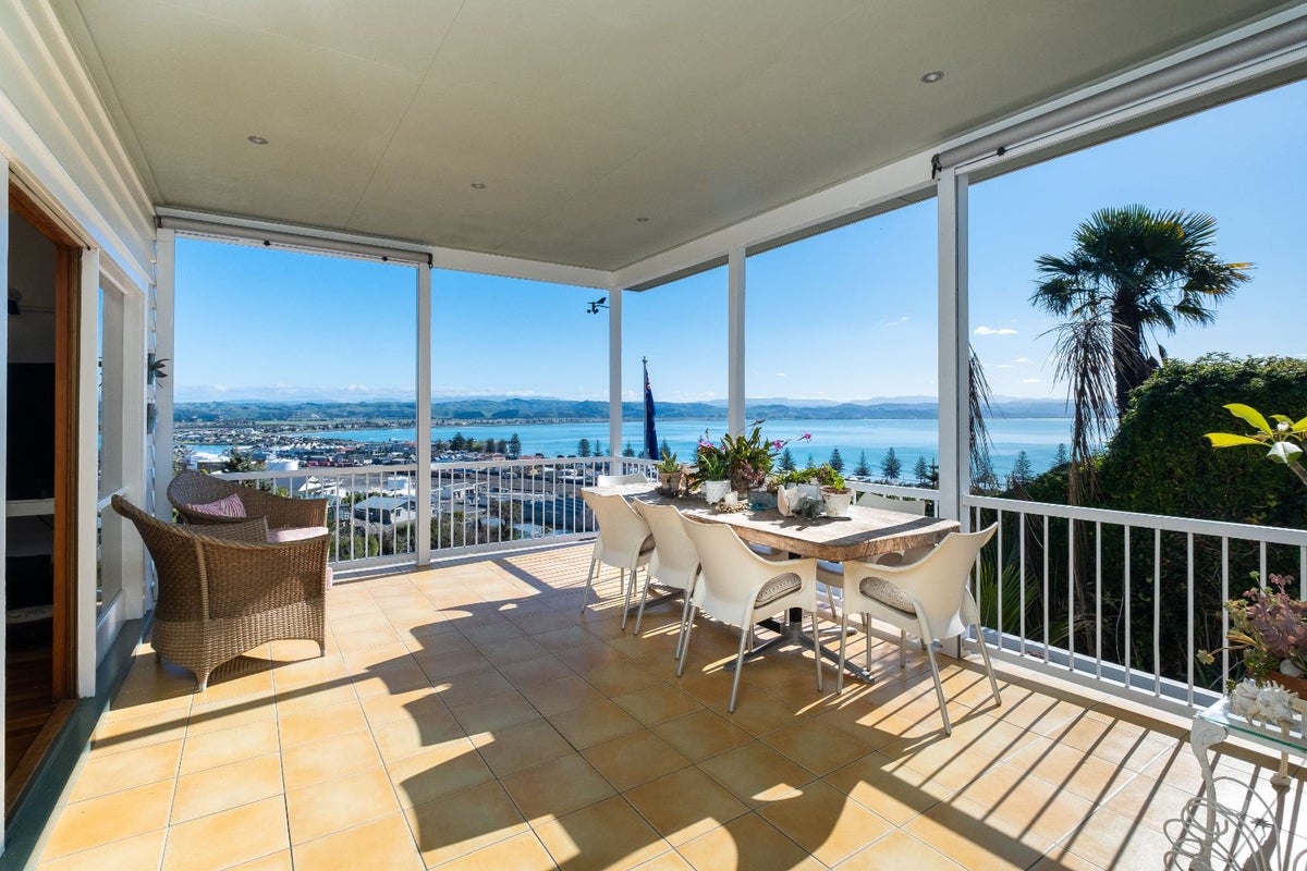 26A Roslyn Road, Bluff Hill, Napier - Carousel 19