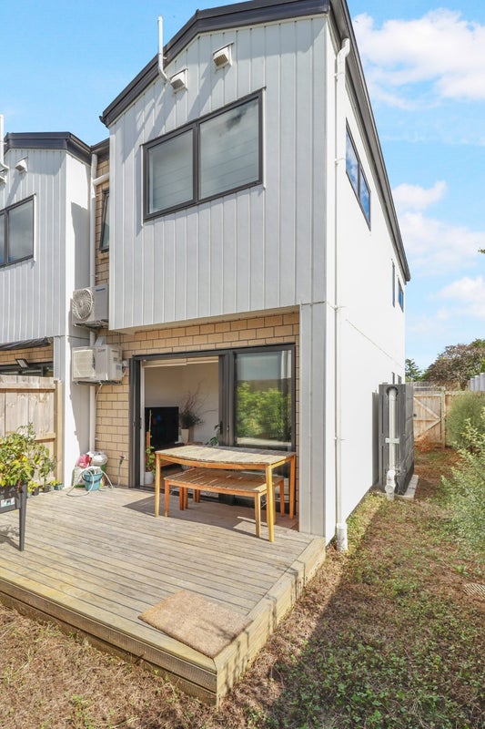 8A Rainbow Place, Wattle Downs, Auckland - Carousel 8