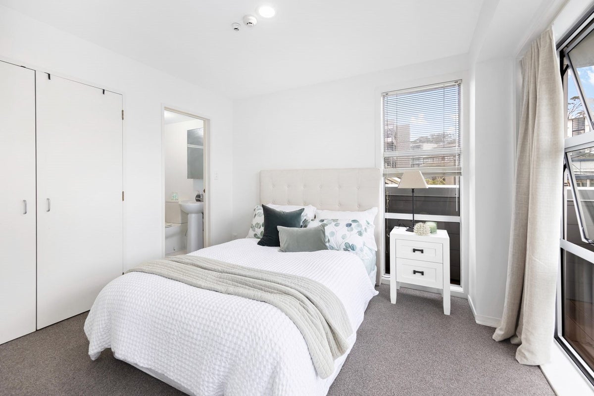 16/8 Clayton Street, Newmarket, Auckland - Carousel 2