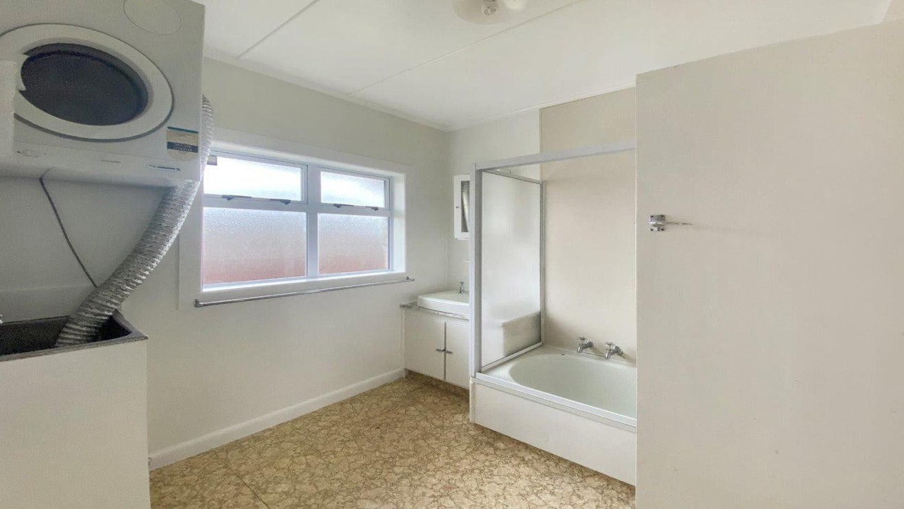 170B Nixon Street, Hamilton East, Hamilton - Carousel 7