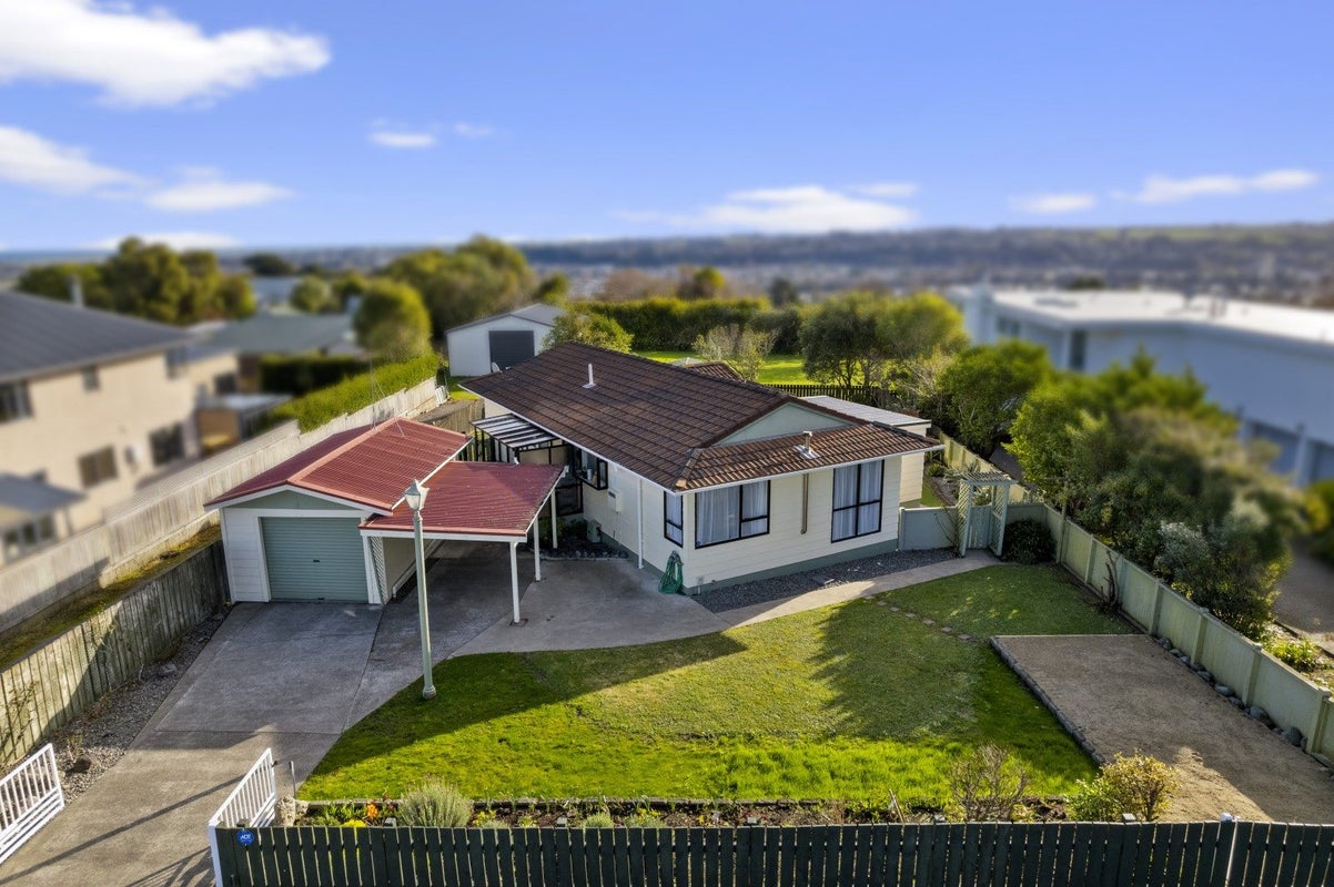 20 Bastia Avenue, Bastia Hill, Whanganui - Carousel 1