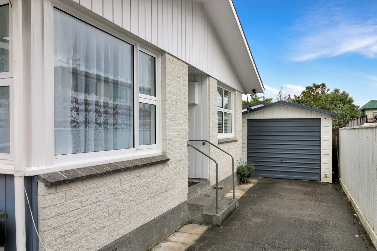 48C Queens Grove, Hutt Central, Lower Hutt - Carousel 1