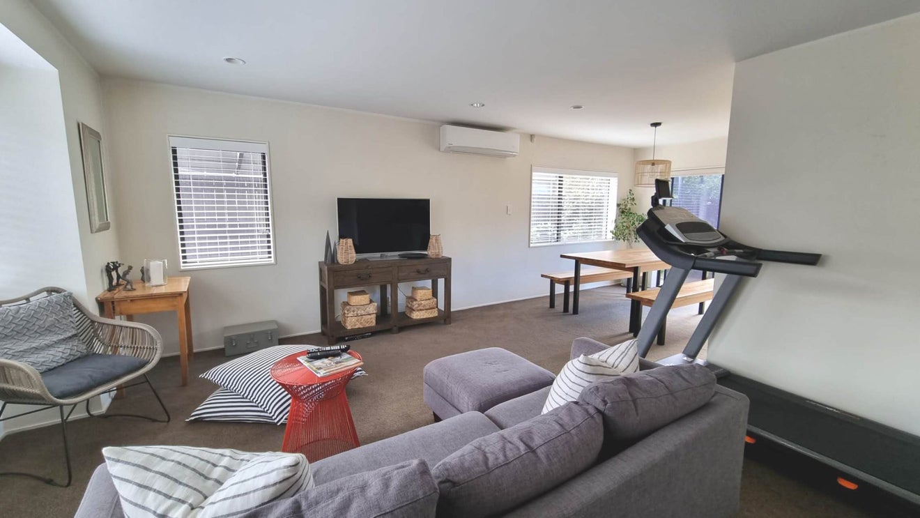 21 Britannia Place, Half Moon Bay, Auckland - Carousel 2