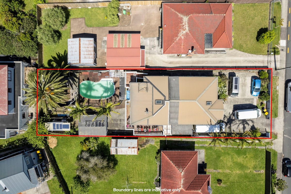 17 Vodanovich Road, Te Atatu South, Auckland - Carousel 1
