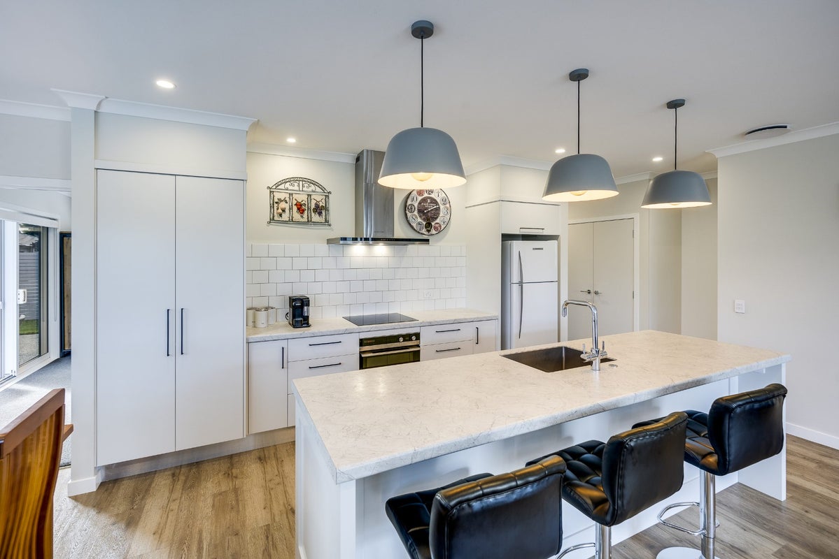 20 Young Place, Taradale, Napier - Carousel 2