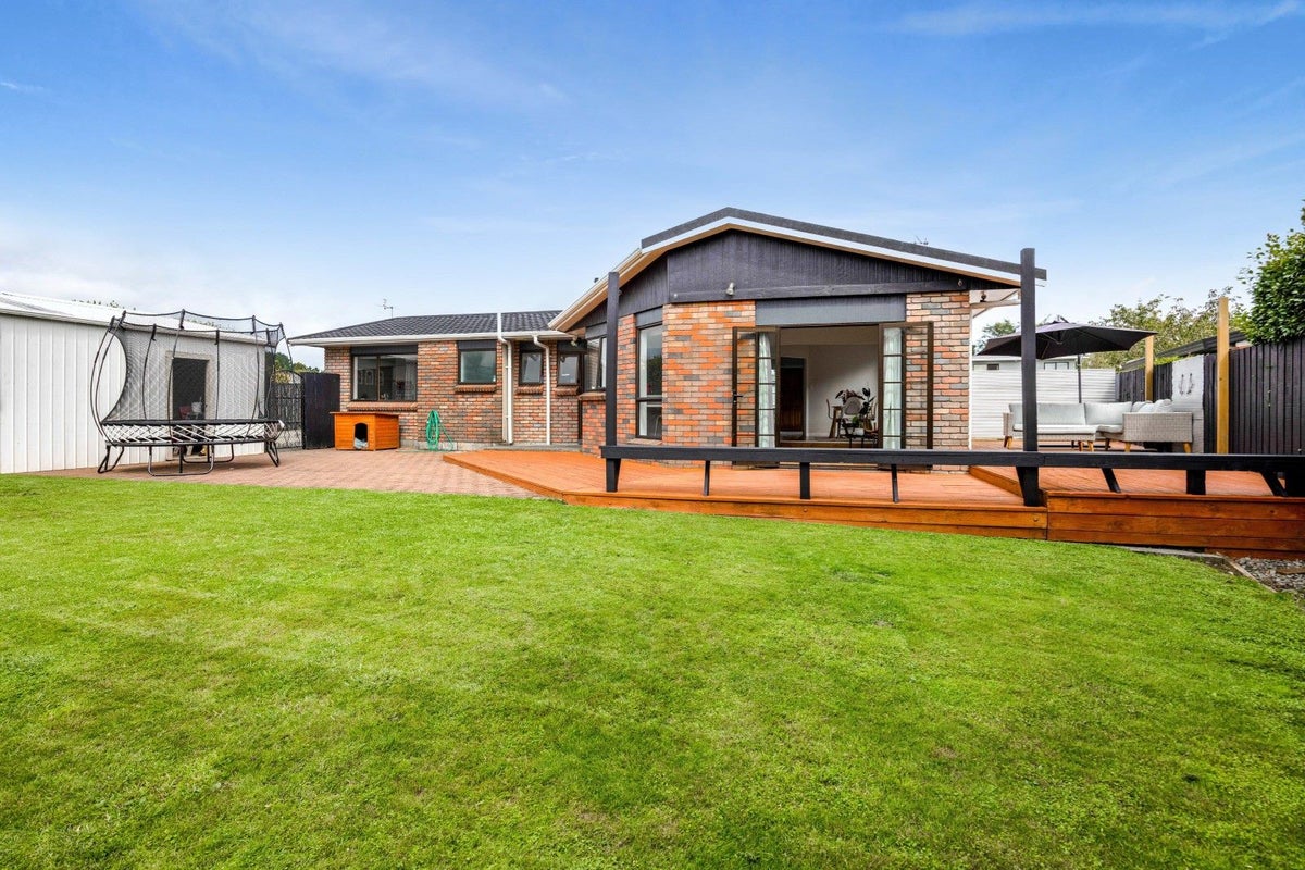 42 Heta Road, Highlands Park, New Plymouth - Carousel 2