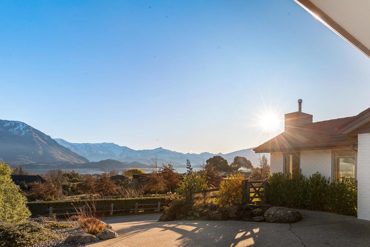 16 Forest Heights, Wanaka - Carousel 2