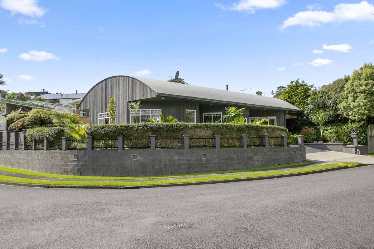 8A Spencer Place, Merrilands, New Plymouth - Carousel 1