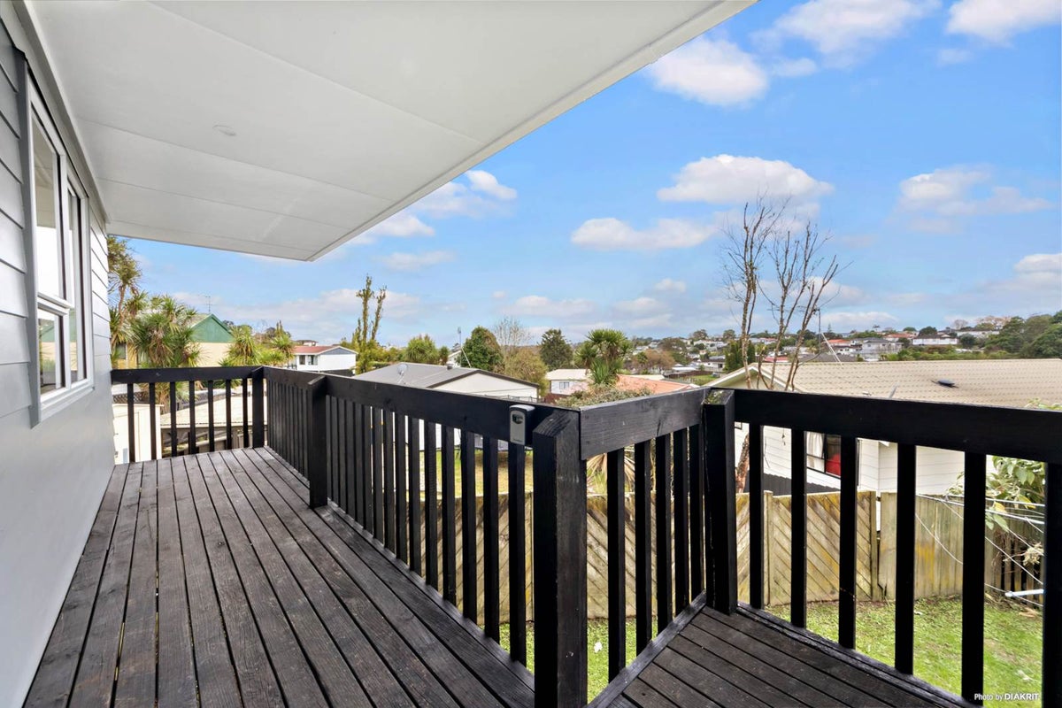 2/21 Maywood Crescent, Glen Eden, Auckland - Carousel 2