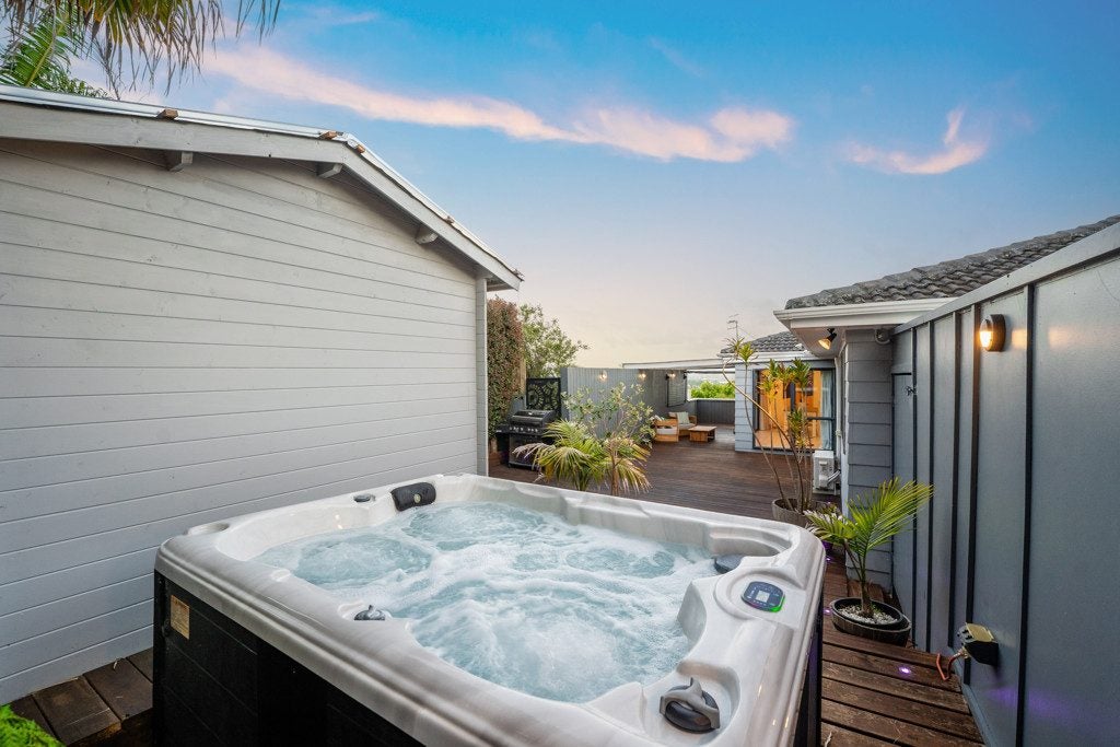 8 Simkin Avenue, Saint Johns, Auckland - Carousel 1