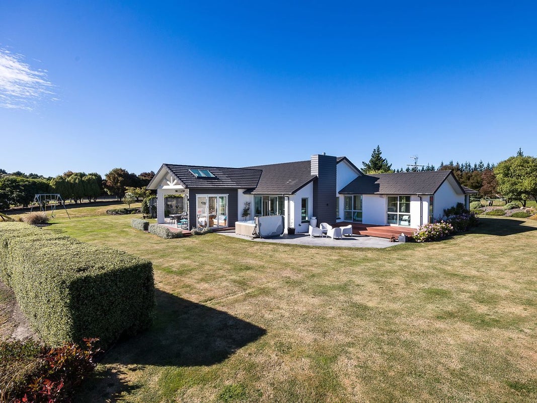 2 Kilmarnock Close, Waldronville, Dunedin - Carousel 1