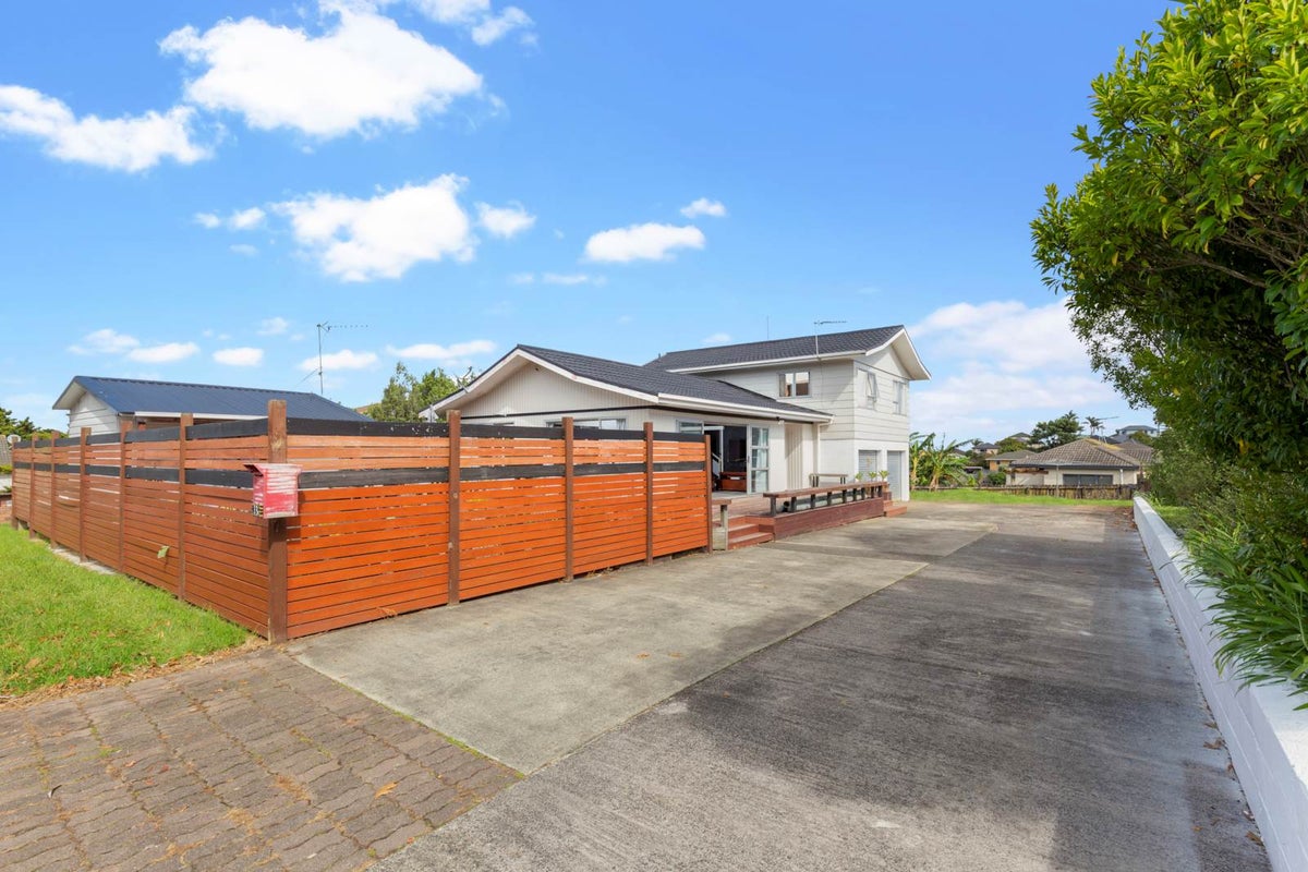 13 Banksia Place, Goodwood Heights, Auckland - Carousel 2
