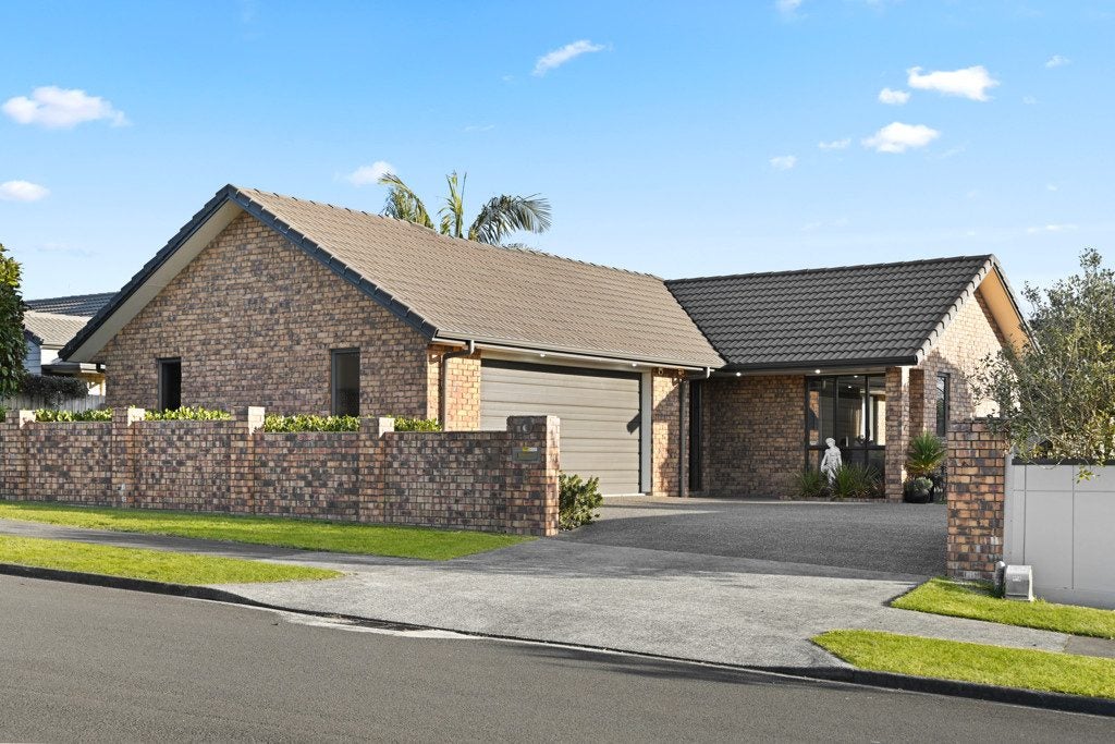 6 Compton Grove, Huntington, Hamilton - Carousel 1