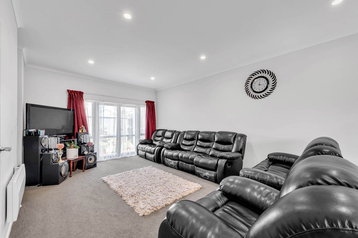 14 Hitori Street, Weymouth, Auckland - Carousel 2