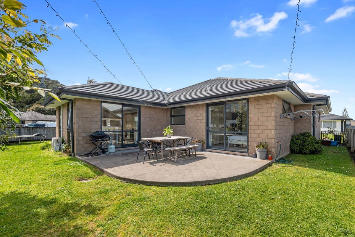 10 Tropicana Drive, Whangarei - Carousel 1