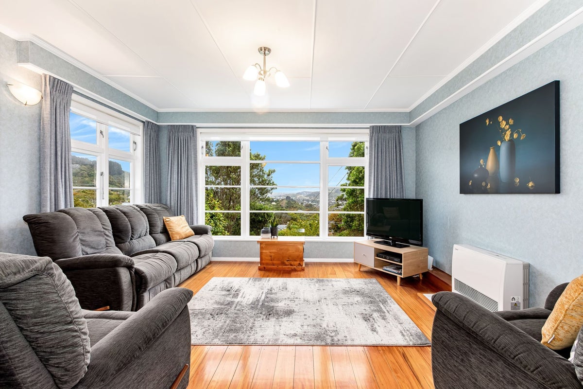 1 Tui Terrace, Tawa, Wellington - Carousel 2