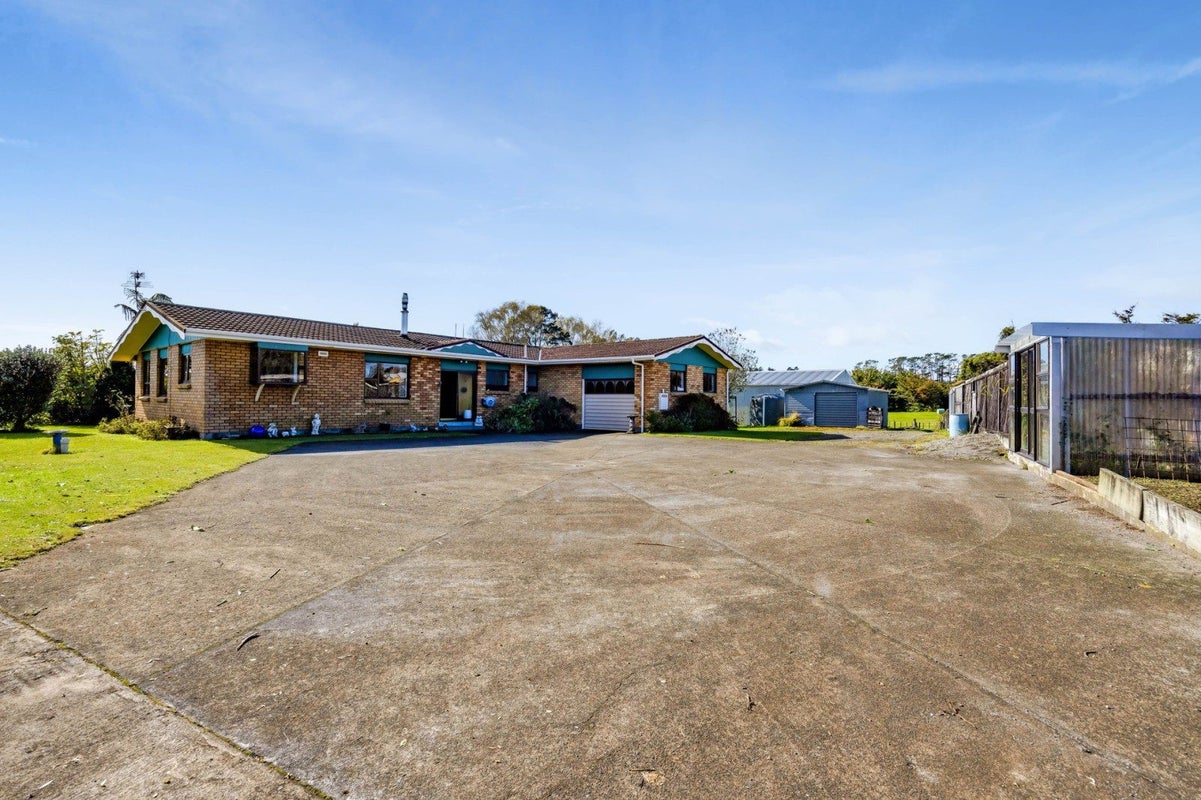 1225 Egmont Road, Egmont Village, New Plymouth - Carousel 1