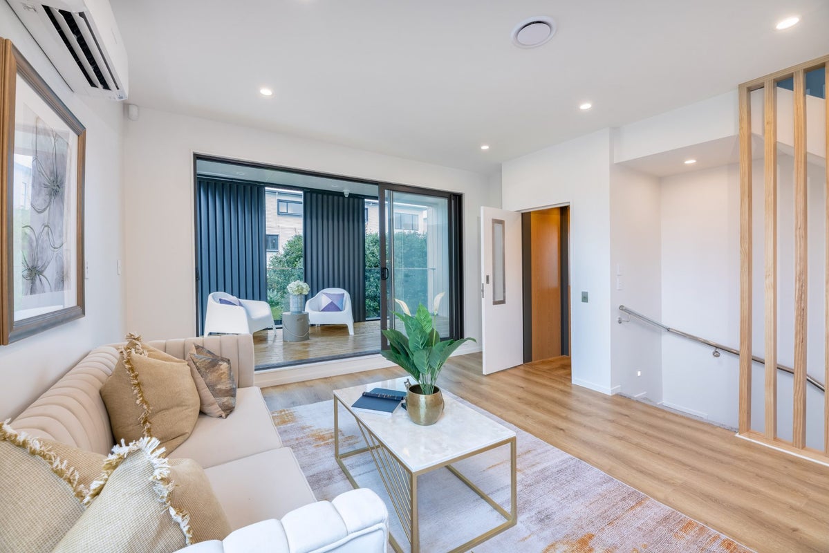 8/16 Williamson Avenue, Belmont, Auckland - Carousel 2