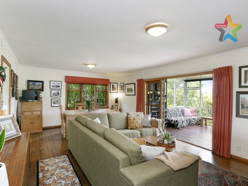 153 Nevay Road, Karaka Bays, Wellington - Carousel 2