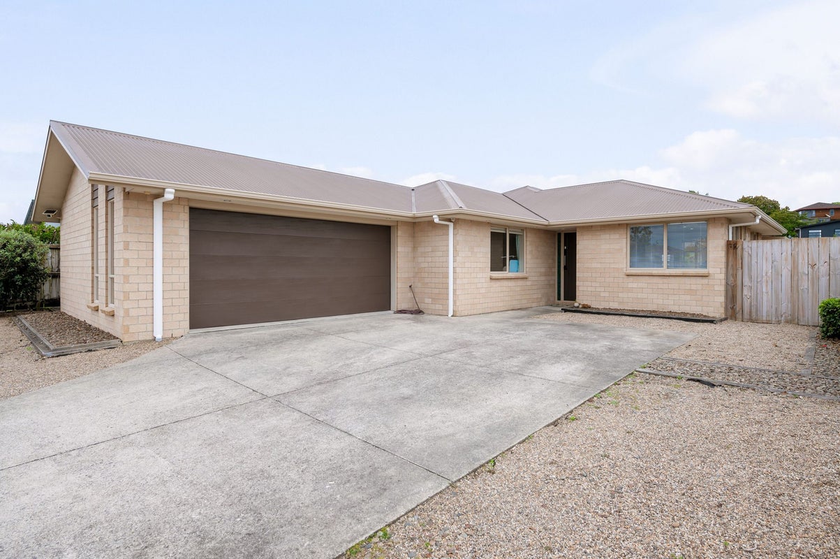 13 Landmark Court, Huntington, Hamilton - Carousel 1