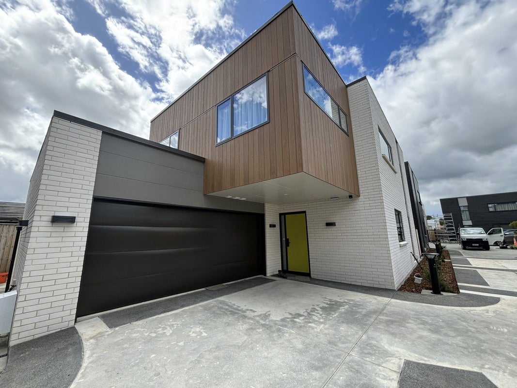 8 Adesanya Close, West End, Palmerston North - Carousel 1