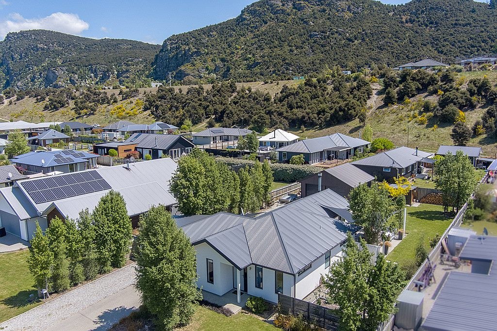 8 Snowberry Street, Albert Town, Wanaka - Carousel 28