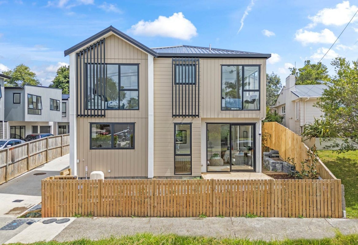 9 Sloane Street, Glen Innes, Auckland - Carousel 1