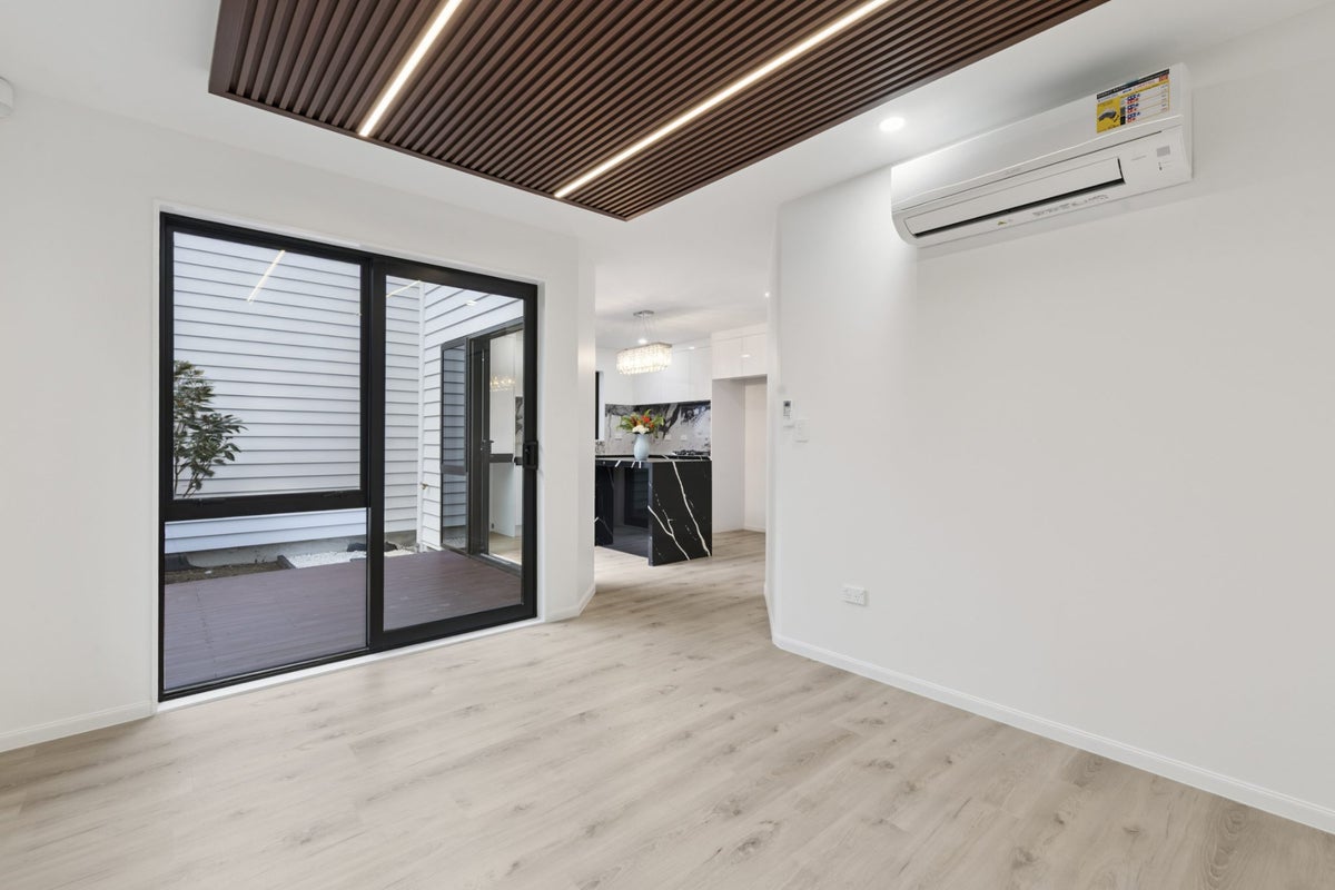 6 Pikitea Road, Mangere Bridge, Auckland - Carousel 2