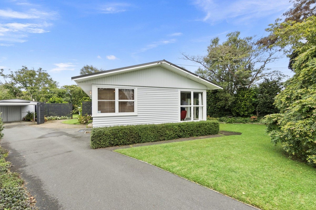 16 Sheridan Street, Silverdale, Hamilton - Carousel 2