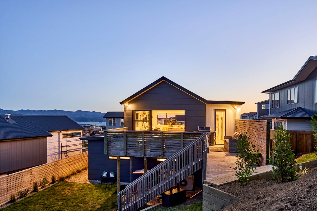 20 Domett Street, Newlands, Wellington - Carousel 21