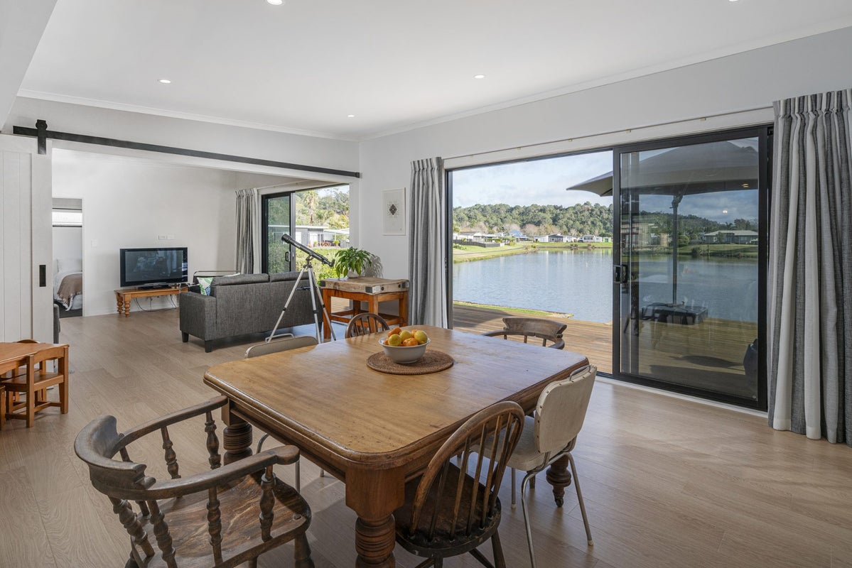 34 Motukorure Parade, Cooks Beach, Whitianga - Carousel 1