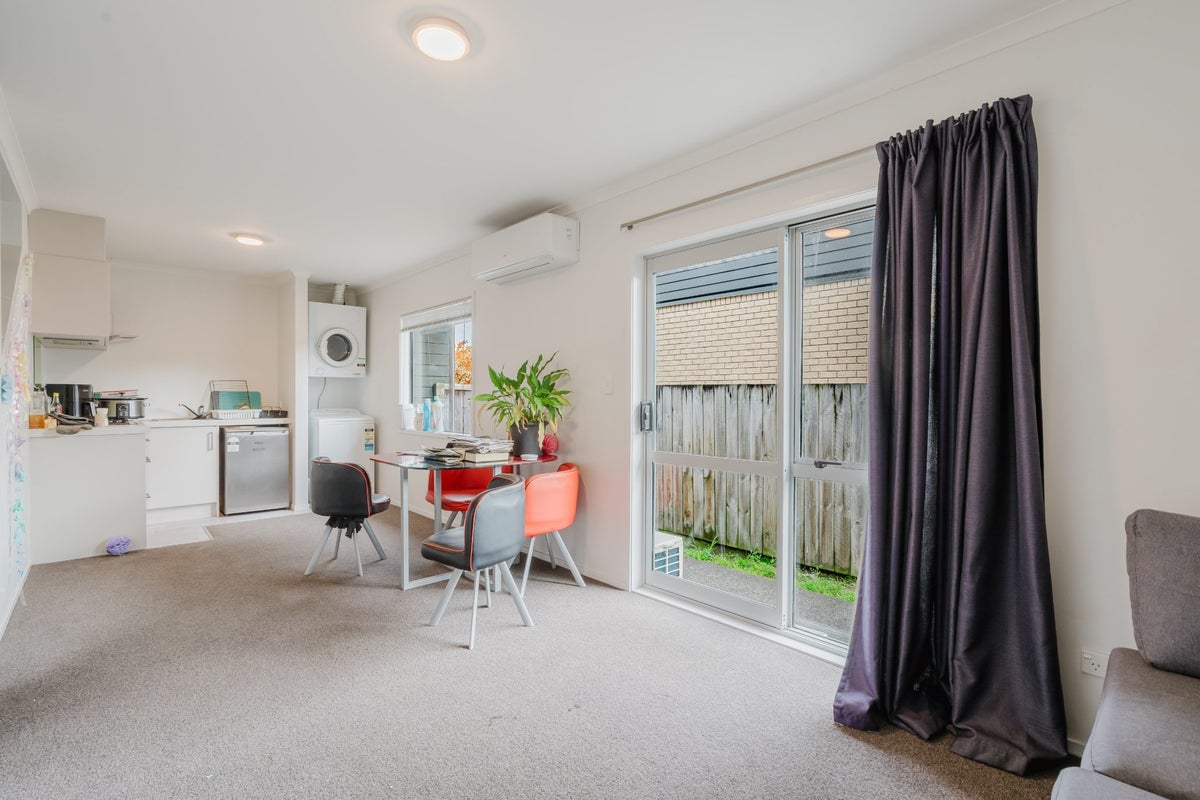 2/52 Helena Road, Hillcrest, Hamilton - Carousel 2