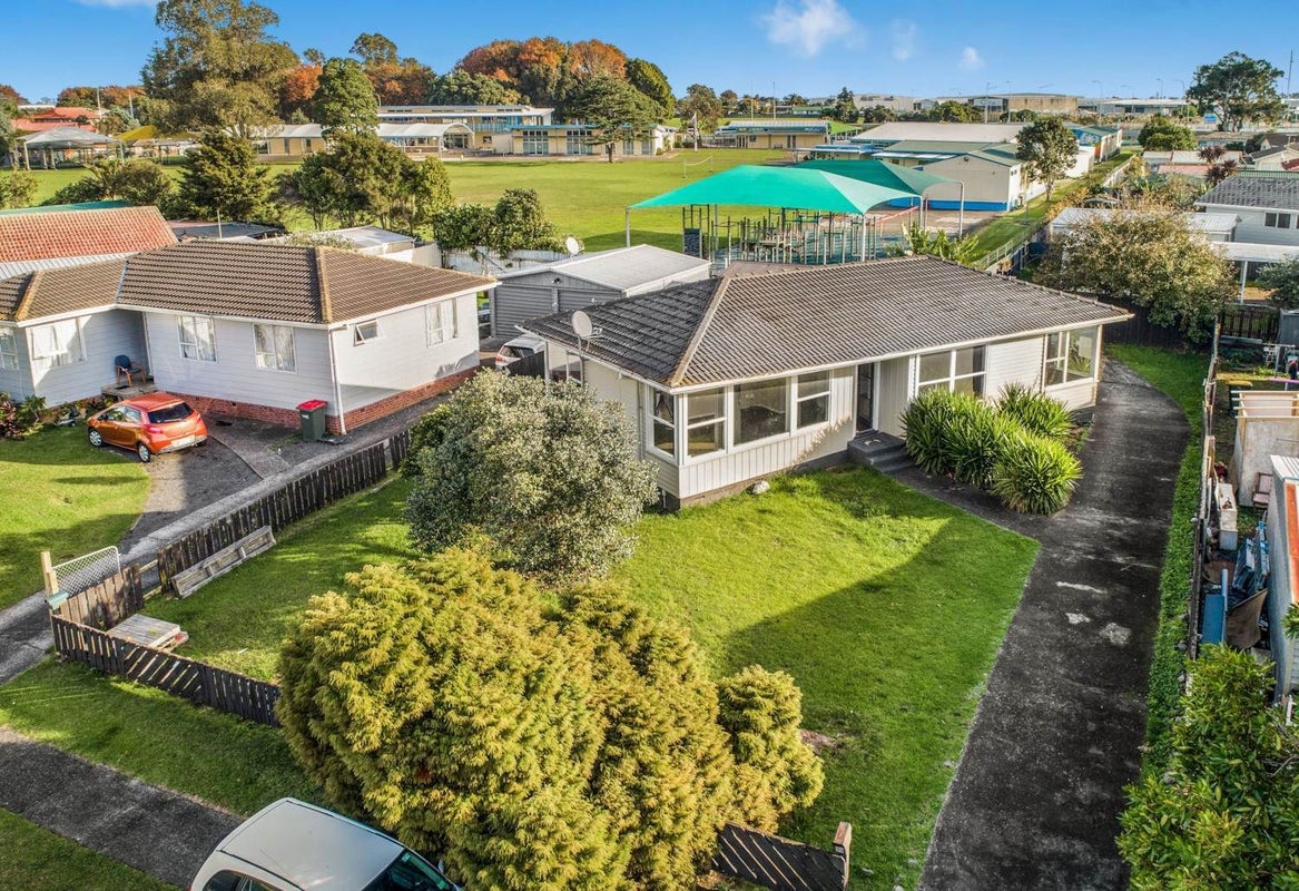 39 Staverton Crescent, Mangere, Auckland - Carousel 2