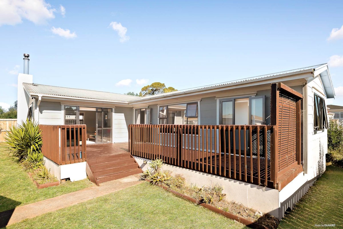 12 Maybelle Place, Kelston, Auckland - Carousel 2