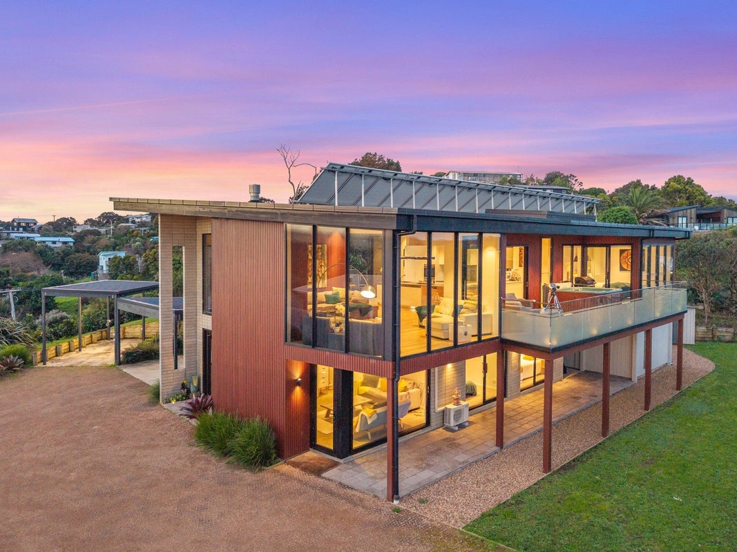 6 Park Road, Surfdale, Waiheke Island - Carousel 2