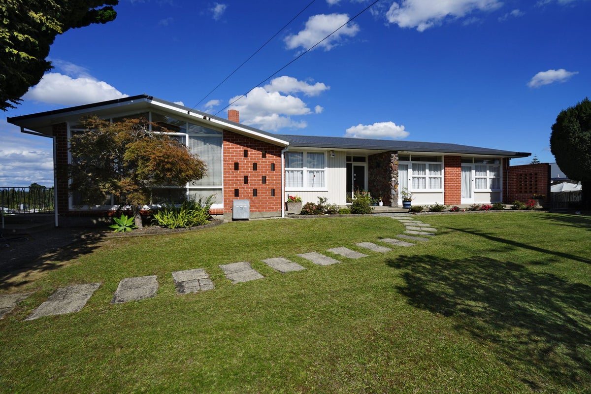 49 Forest Lake Road, Maeroa, Hamilton - Carousel 2