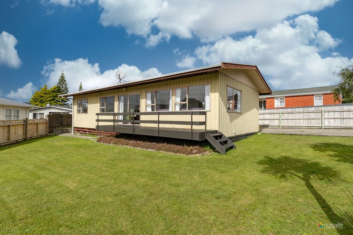 44 Beaumaris Crescent, Ascot Park, Porirua - Carousel 1