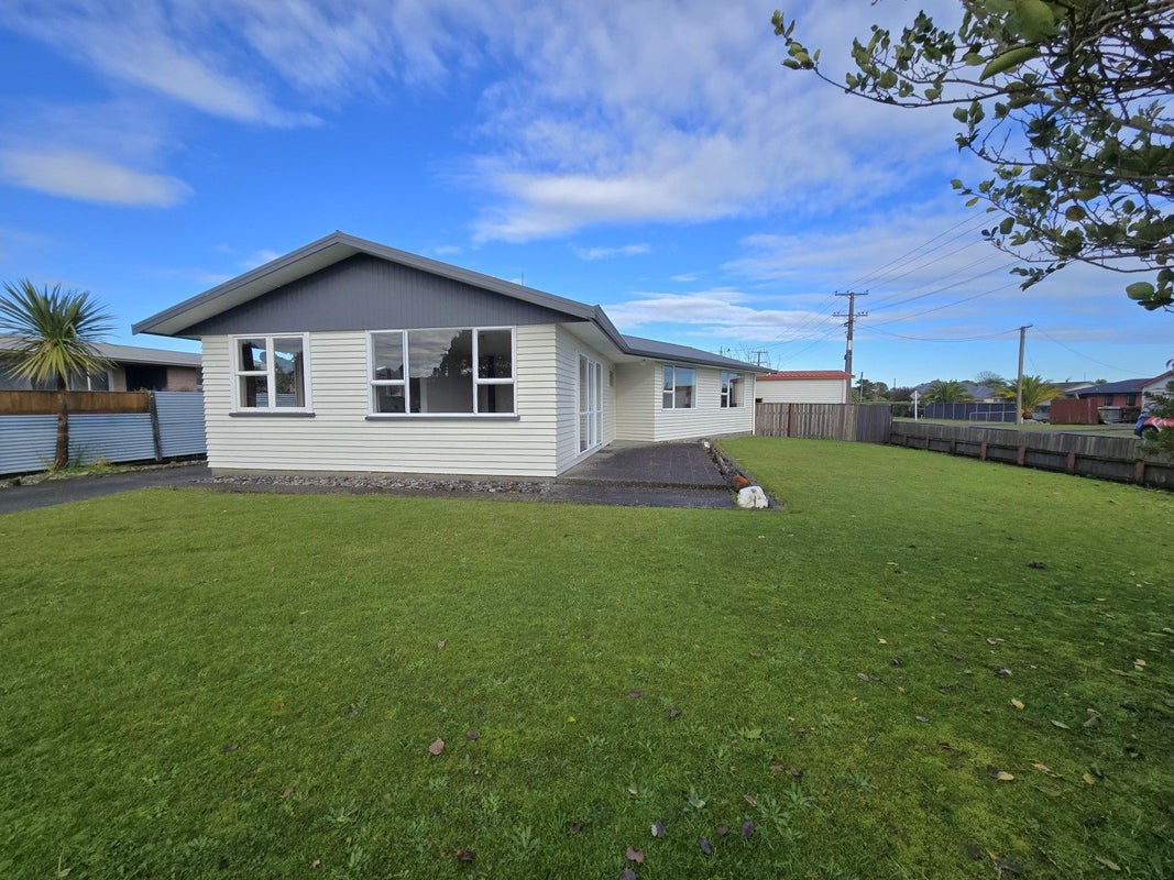 221 Park Street, Hokitika - Carousel 1