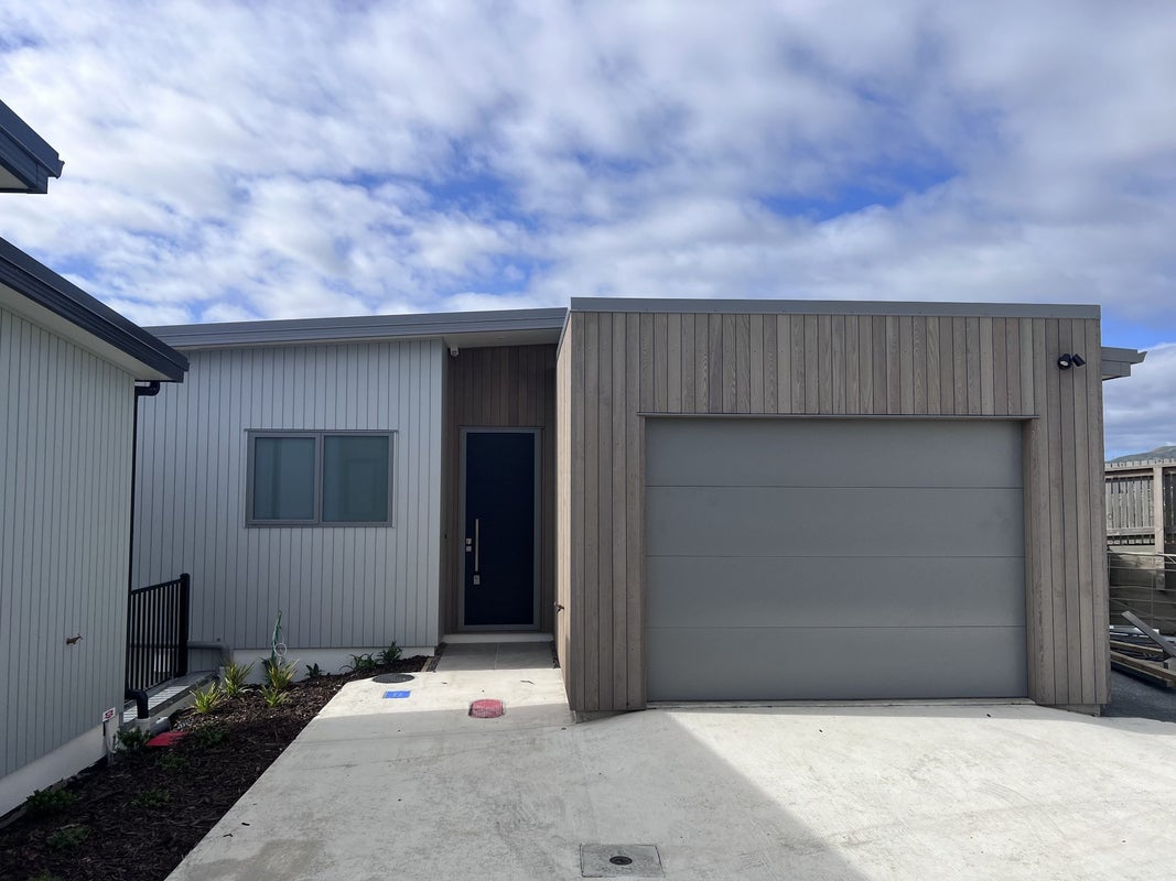 6 Skysail Lane, Whitby, Porirua - Carousel 1