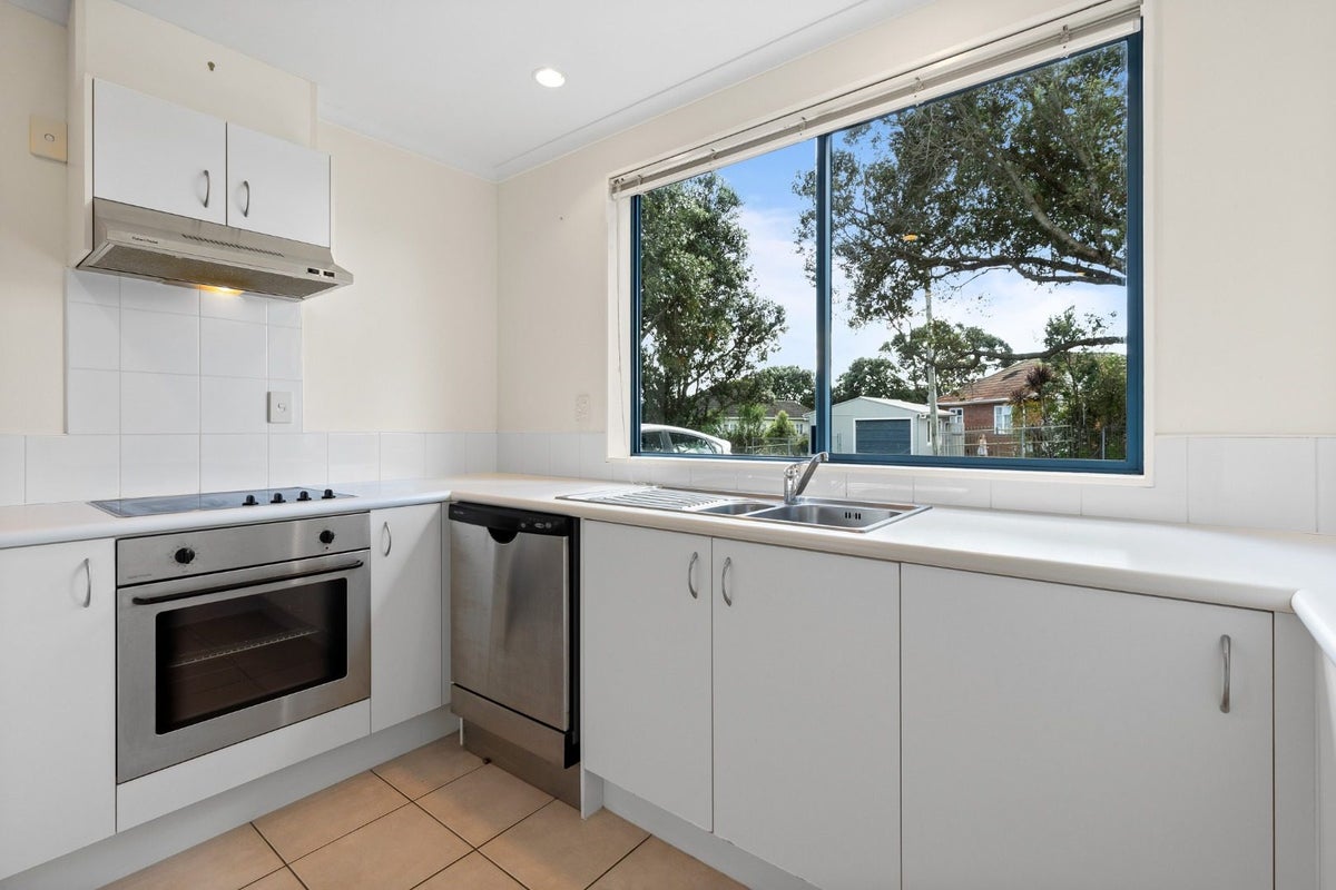 2 Reid Road, New Lynn, Auckland - Carousel 2
