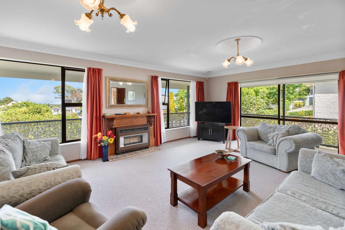 11 Linda Place, Saint Johns Hill, Whanganui - Carousel 2
