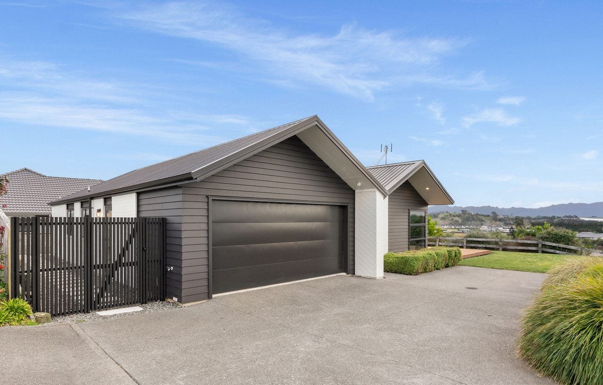 9 Patiki Place, Omokoroa, Omokoroa - Carousel 1