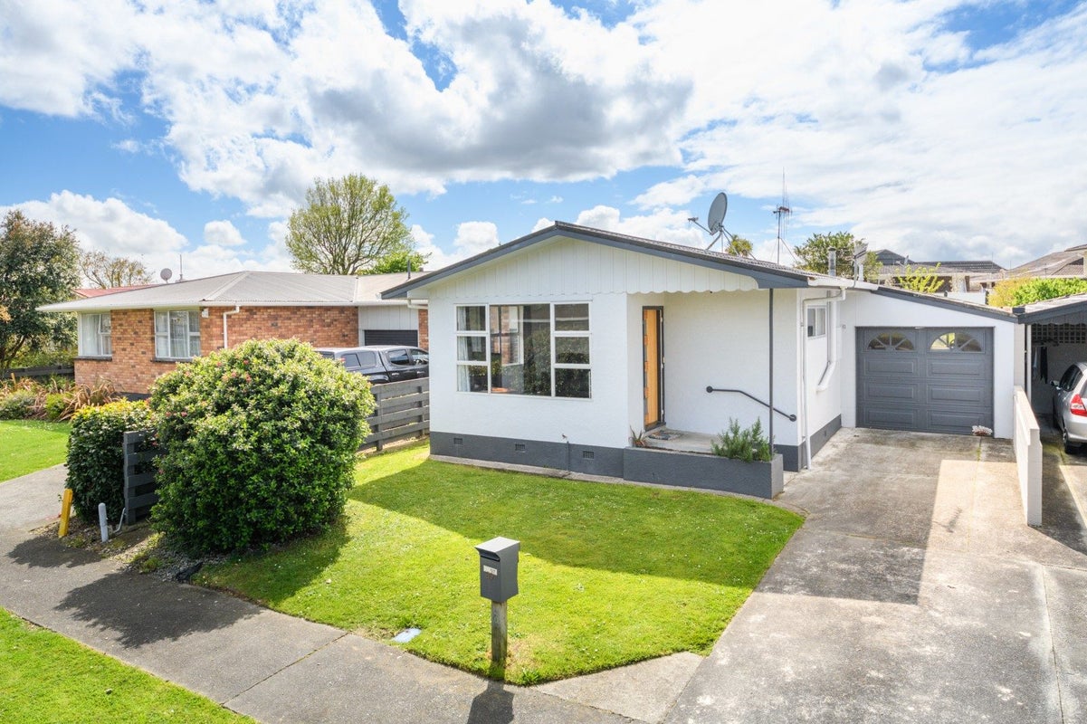 89 Wikiriwhi Crescent, Awapuni, Palmerston North - Carousel 1